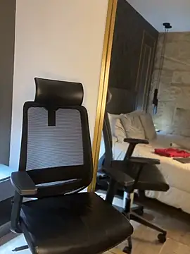 Alisha-Bond webcam
