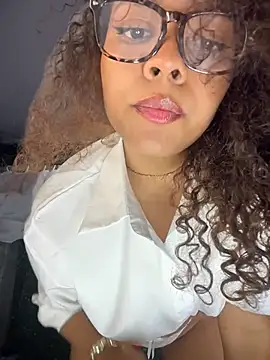 CurlyOopsieXXX webcam
