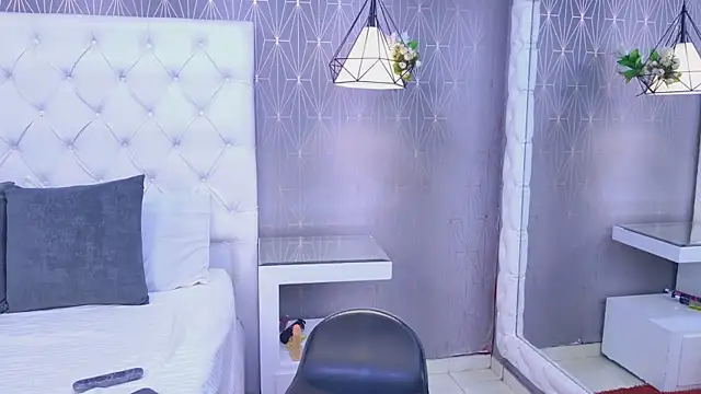 CarolineOlsen webcam