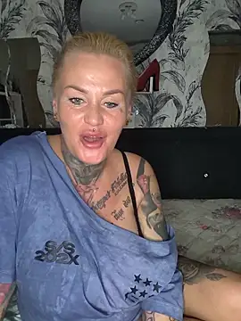 InkedMissLaBaehm webcam