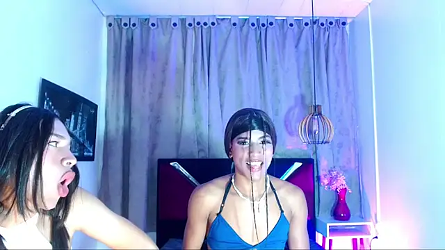 Maelys_and_ahlaiya webcam