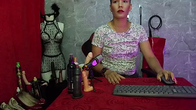 NicolLady webcam