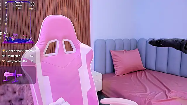 Maddy_red_ webcam