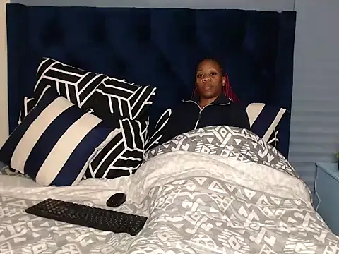QUEENMANDYY webcam