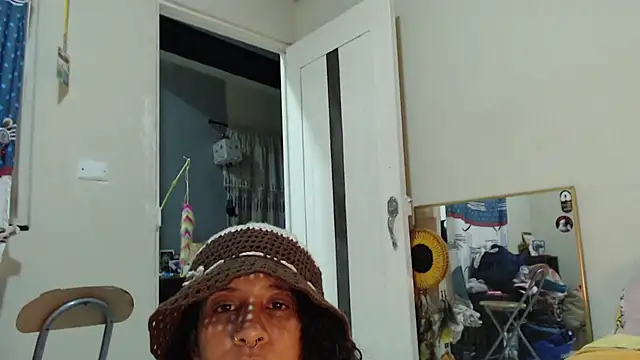 AlinaWoolf_ webcam