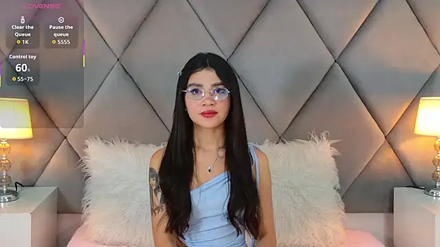 OliviaDiaz live cam on StripChat