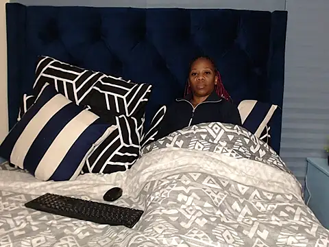 QUEENMANDYY webcam