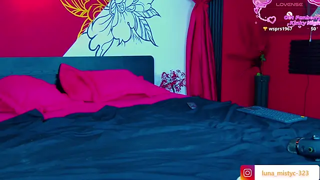 Lunamistyc live sex cam