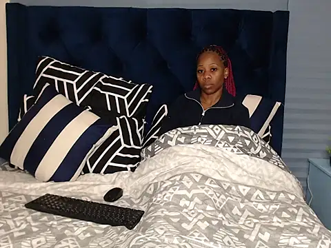QUEENMANDYY webcam
