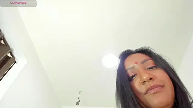 LadyNahir webcam