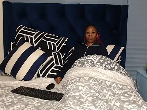 QUEENMANDYY webcam