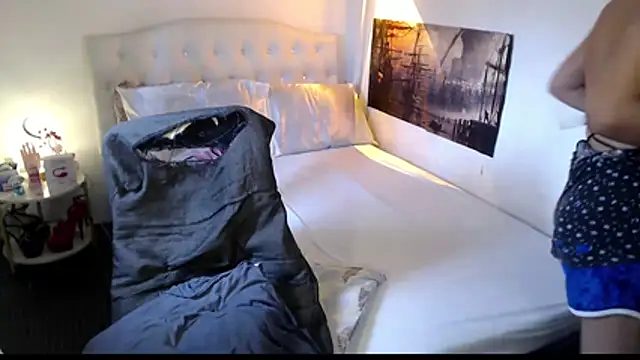 NinaDOM4CUM webcam