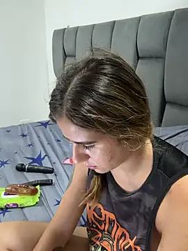 AllieYourGirl webcam