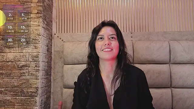 Alahia_Bloom webcam