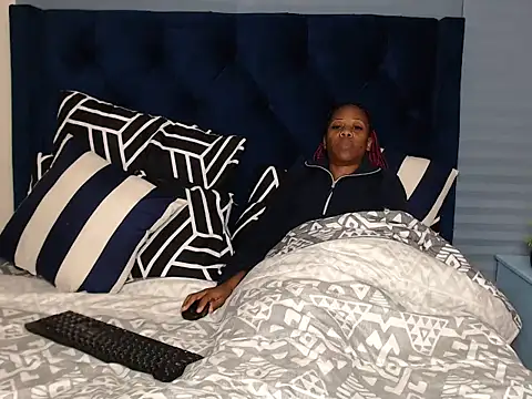 QUEENMANDYY webcam