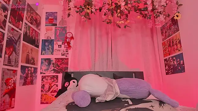 MissCurvyTop webcam
