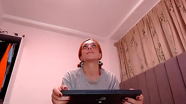 saara_johnson496 webcam
