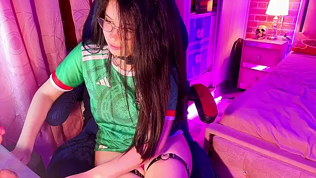 Yorumakie_777 webcam