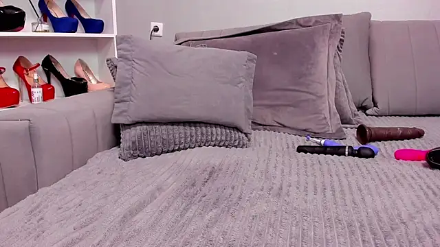 Jullia_Moor webcam