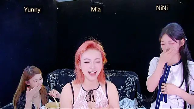 MiNi-U live sex cam