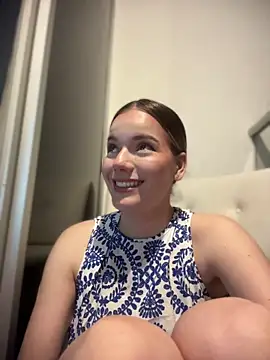 NicoleCut webcam