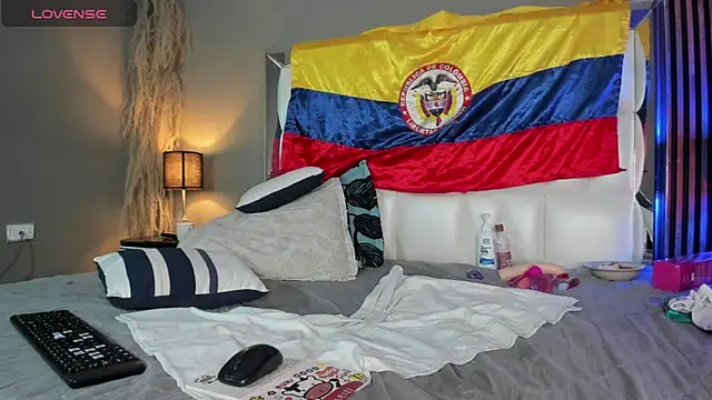 MILF_AURORA webcam