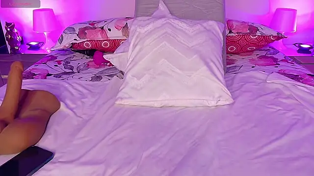 Bella-Saint webcam