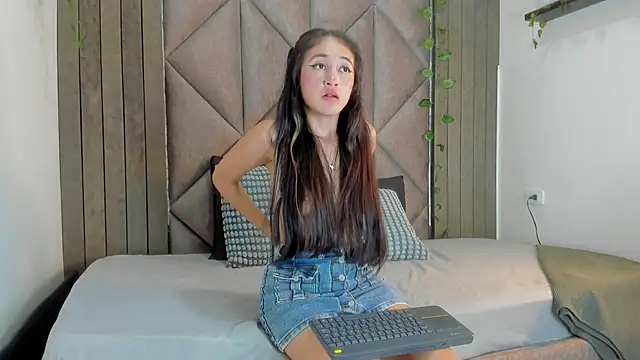 AriaBrown__ webcam