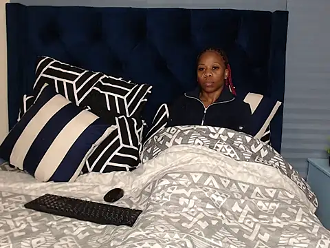 QUEENMANDYY webcam
