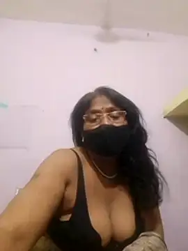 yamuna_033 (F milf) - boobs show