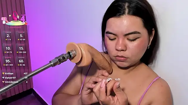 klhoe_boobs webcam