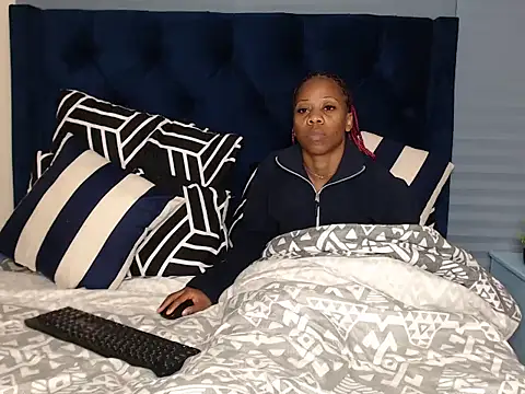 QUEENMANDYY webcam