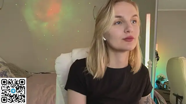 _Vikky_Moon_ webcam