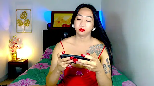 LovelyQueen69 webcam