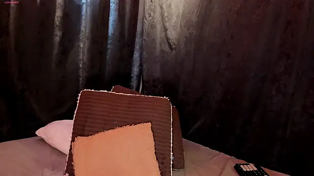 MiaKnox webcam