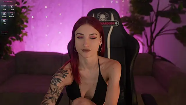 Magnetic_Mia_ webcam