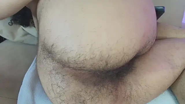 HairyAillyn webcam