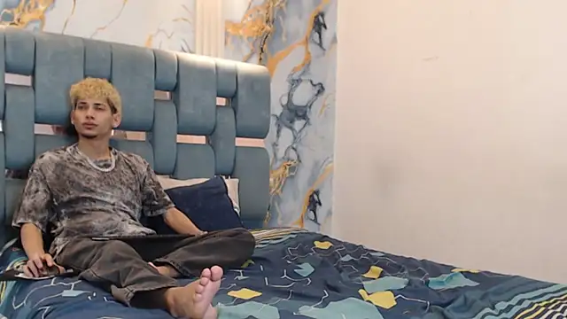 YOUNG_BOYS_HELL webcam