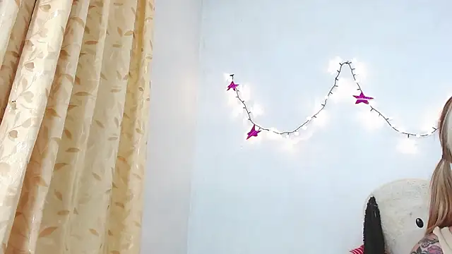 Ximena_Pink1 webcam