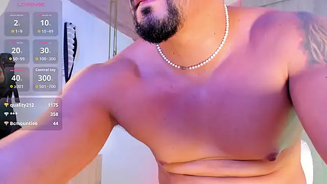 riky_11 live cam on StripChat