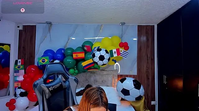 mia_18v webcam