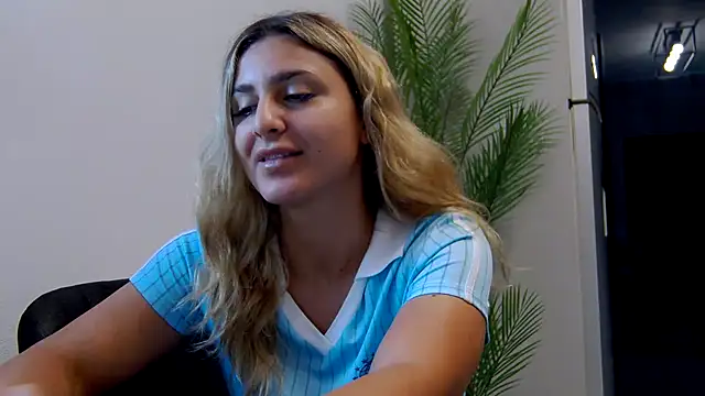 NicolePlay webcam