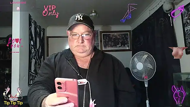 KINKYBLUEYES69 live cam on StripChat
