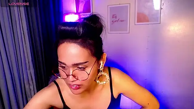 urmidnightcravingsxx webcam