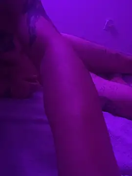 Busdownsamuels live cam on StripChat