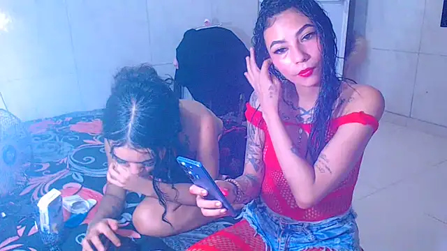Triogirlhorny_ webcam