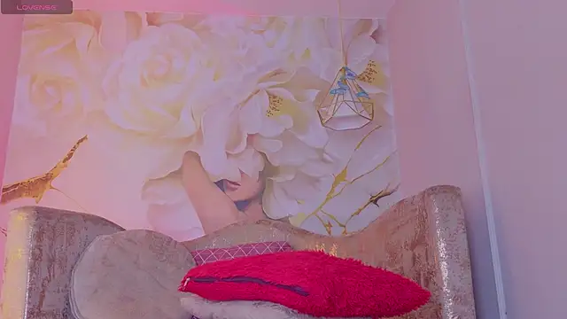 bella_moonlight_cr webcam