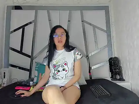 Lunahot68 webcam