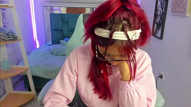 Sara_Red_X webcam