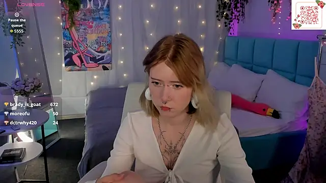 Elira_Vane webcam